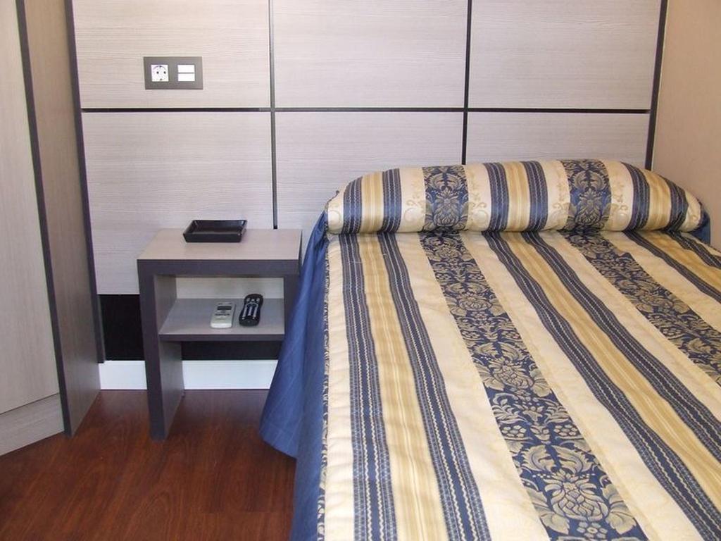 Hostal Larios Malaga Exterior photo