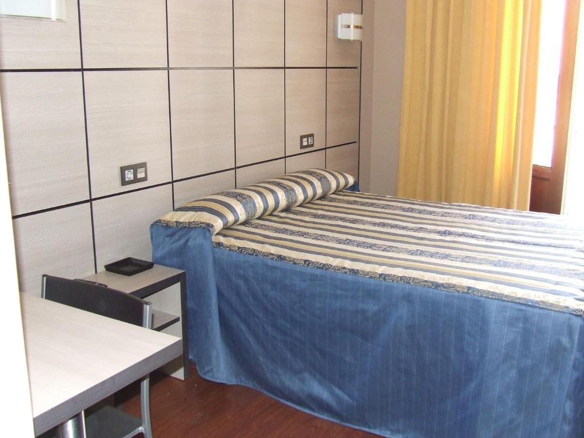 Hostal Larios Malaga Exterior photo